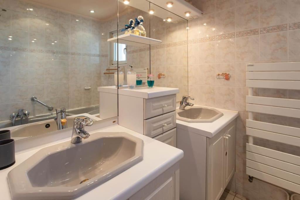 A6- 2 Bdr Incredible Sea View - Ac, Garage & Terrace Leilighet Antibes Eksteriør bilde
